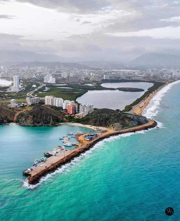 Vista aérea de la costa de Nueva Esparta, Isla de Margarita, Venezuela